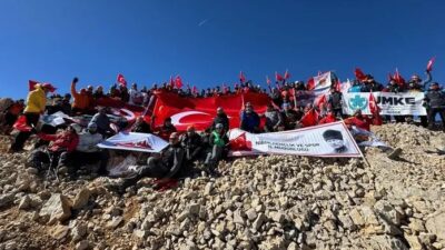 Niğde’de Cumhuriyetimizin 101. yıl dönümü nedeniyle 101 dağcının katıldığı zirve