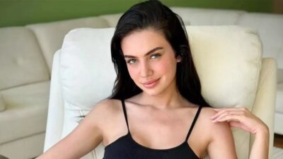 Sosyal medya fenomeni Ece Ronay, Erzurum'da bir öğretmen grubunun paylaştığı