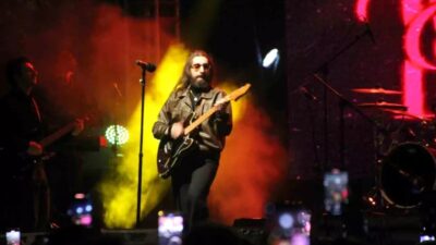 Emre Fel, Cumhuriyet Bayramı etkinlikleri kapsamında Ordu'da sevilen şarkılarını seslendirdi.
