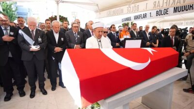 İstanbul'da vefat eden Güneri Cıvaoğlu'nun cenazesi Teşvikiye Camisi'nde düzenlenen törenle