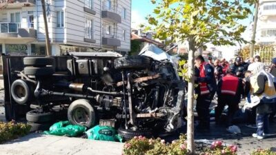 Kayseri’nin Develi ilçesinde kömür yüklü kamyonet frenini patlaması sonucu kontrolden