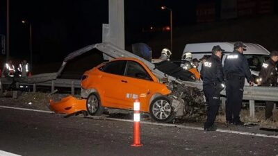 Ankara çevre yolunda kontrolden çıkan ticari taksi bariyerlere saplandı. Kazada