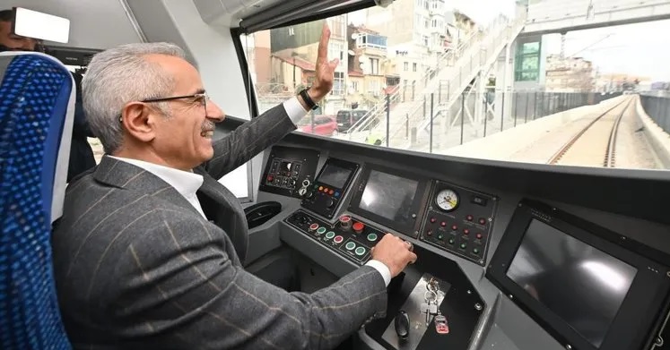 Ulaştırma ve Altyapı Bakanı Abdulkadir Uraloğlu, Cumhuriyet'in 101'inci yıl dönümünde