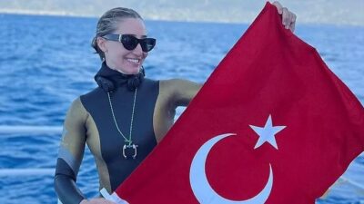 Serbest Dalış Dünya Şampiyonası'nda mücadele eden milli sporcu Şahika Ercümen,