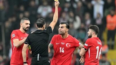 A Milli Takım futbolcusu Abdülkerim Bardakcı, Galler maçında gördüğü sarı