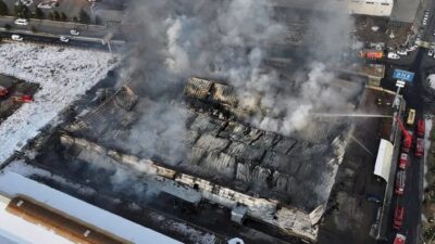 Kayseri Organize Sanayi Bölgesi’nde bir mobilya fabrikasında çıkan yangında 3
