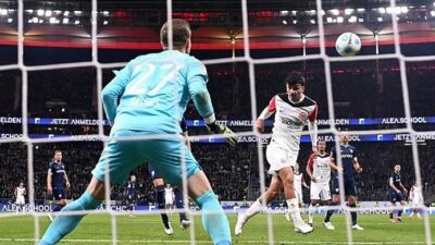 Eintracht Frankfurt forması giyen milli futbolcu Can Uzun, Almanya 1.