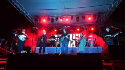 Kilis'te düzenlenen konserle Dedublüman grubu, on binlerce müzikseveri bir araya