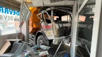 İstanbul Avcılar’da yokuş aşağı seyir halinde olan bir kamyon şoförün