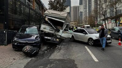 İstanbul Esenyurt'ta meydana gelen kazada freni boşalan kamyonet sürücüsünün de
