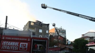 Ümraniye Kazım Karabekir Mahallesi'nde 5 katlı bir binanın çatısında tadilat