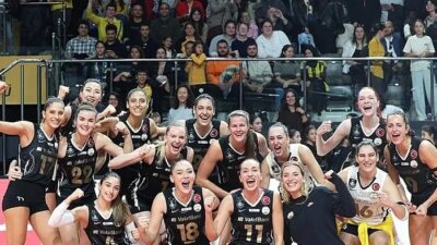 Vodafone Sultanlar Ligi 7. haftasında VakıfBank, konuk ettiği Fenerbahçe Medicana'yı