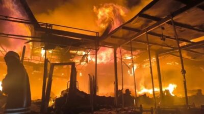 Afyonkarahisar’da dün akşam saatlerinde bir akaryakıt istasyonu yanında bulunan restoranda