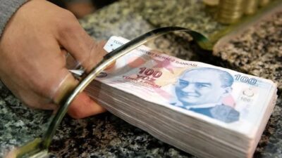 Günlerdir devam eden asgari ücret maratonu dün akşam Çalışma ve