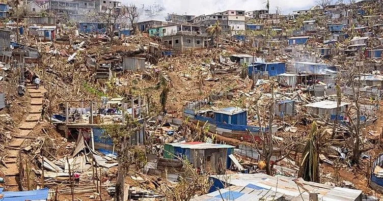 Mozambik'te Chido Kasırgası nedeniyle hayatını kaybedenlerin sayısının 120'ye yükseldiği açıklandı.