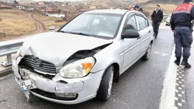 Kırıkkale'de meydana gelen iki ayrı trafik kazasında yaralanan 5 kişi,