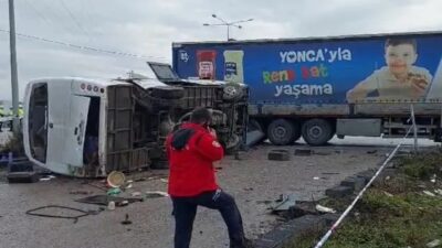 Balıkesir'de dün sabah saatlerinde okul servisiyle TIR'IN çarpıştığı ve 28