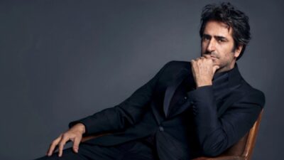 Ünlü sanatçı Mahsun Kırmızıgül'ün annesi Faike Bazencir hayatını kaybetti. Kırmızıgül,