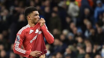 İngiltere Premier Lig’in 16’ncı haftasında Manchester United, 1-0 geriye düştüğü