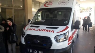 Şanlıurfa’nın Haliliye ilçesinde otomobilin duran kamyonete çarpması sonucu meydana gelen