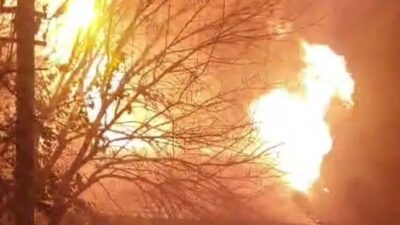 Kocaeli İzmit İlçesi Orhan Mahallesi'nde gece yarısı çıkan yangında, iki