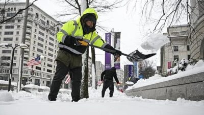 ABD’nin orta kesimlerinden doğu yakasına kadar etkili olan kar yağışı