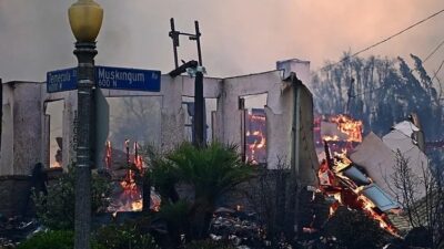 ABD, son yılların en büyük yangın felaketinden biriyle karşı karşıya.