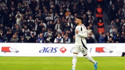 Beşiktaş'ın orta saha rotasyonunda bulunan Alex Oxlade-Chamberlain ile Jean Onana'ya