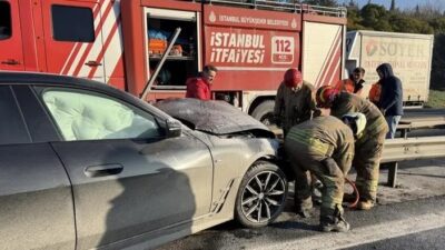 İstanbul Büyükçekmece TEM Otoyolunda buzlanma nedeniyle kayan BMW marka araba