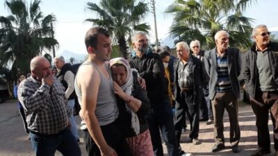 Antalya'da çıkan ev yangınında Furkan Nalbant, alevlerin ortasında kalan annesi