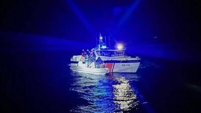Muğla'nın Bodrum ilçesi açıklarında aralarında çocukların da bulunduğu 19 düzensiz