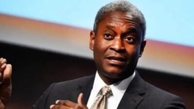 Atlanta Fed Başkanı Raphael Bostic, belirsizliklerin daha fazla faiz indirimi