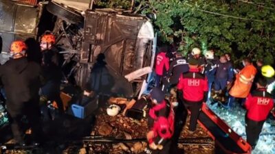 Antalya’nın Gazipaşa ilçesinde meydana gelen otobüs kazasında 10’u ağır 34