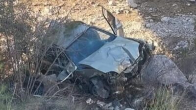 Antalya’nın Kaş ilçesinde gece saatlerinde meydana gelen kazada otomobil sürücüsü