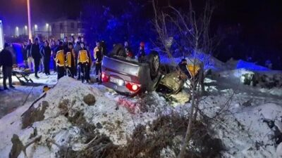 Düzce, D-100 Karayolu'nda buzlanan yolda takla atan otomobildeki 2 kişi