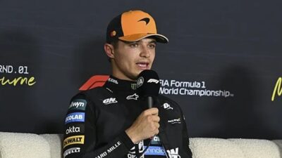 Lando Norris, 2025 Avustralya Grand Prix'sinde pole pozisyonunu elde etti.