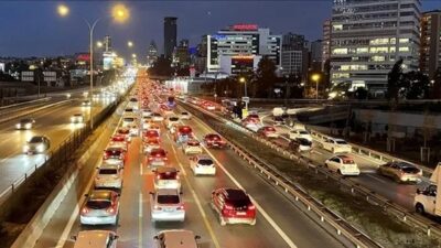 İstanbul'da trafik yoğunluğu son günlerde dikkat çekici bir seviyeye ulaştı.