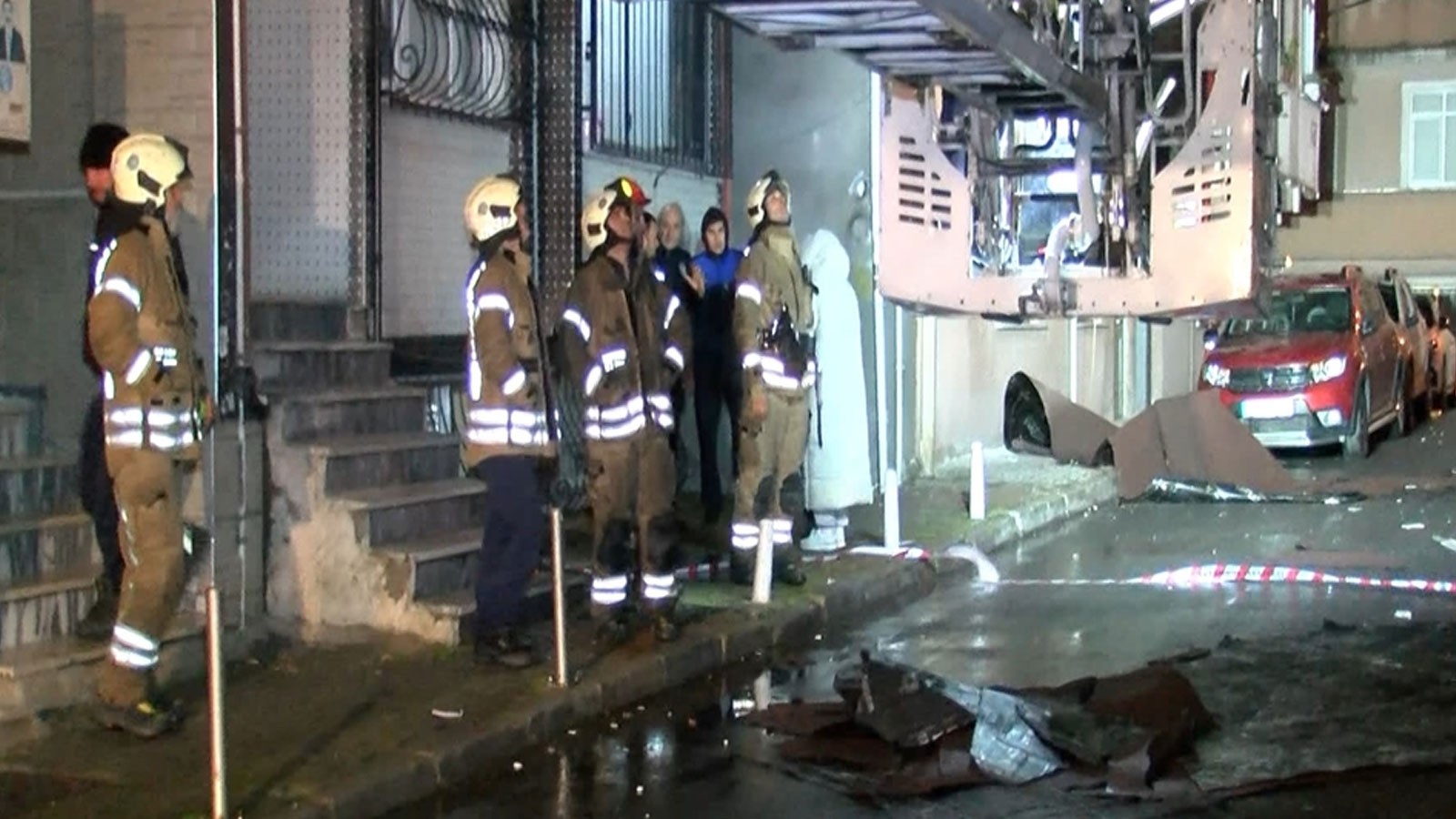 Kent genelinde akşam saatlerinde sağanak yağışla birlikte şiddetini artıran fırtına