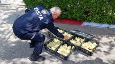 Antalya Büyükşehir Belediyesi Zabıta ekipleri, insan sağlığını tehdit eden gıda