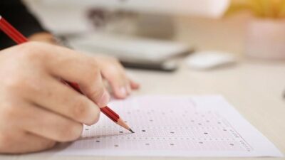 Saat 10.15’te başlayan sınavda, adaylar saat 10.00’dan sonra sınav binalarına