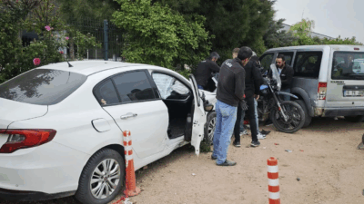 Bursa'nın İnegöl ilçesinde iki otomobilin çarpışması sonucu 4 kişi yaralandı.