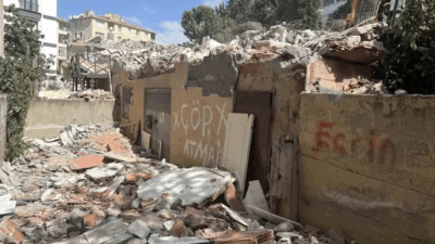 İstanbul Avcılar'da kentsel dönüşüm çalışmaları kapsamında yıkım süreci başlayan bir