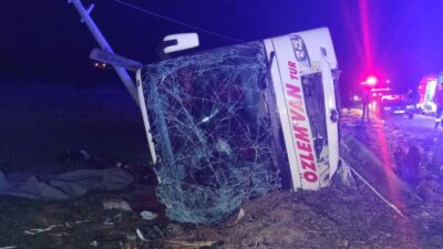 Edinilen bilgiye göre kaza, Van-Bitlis karayolu üzerinde bulunan Akdamar Adası