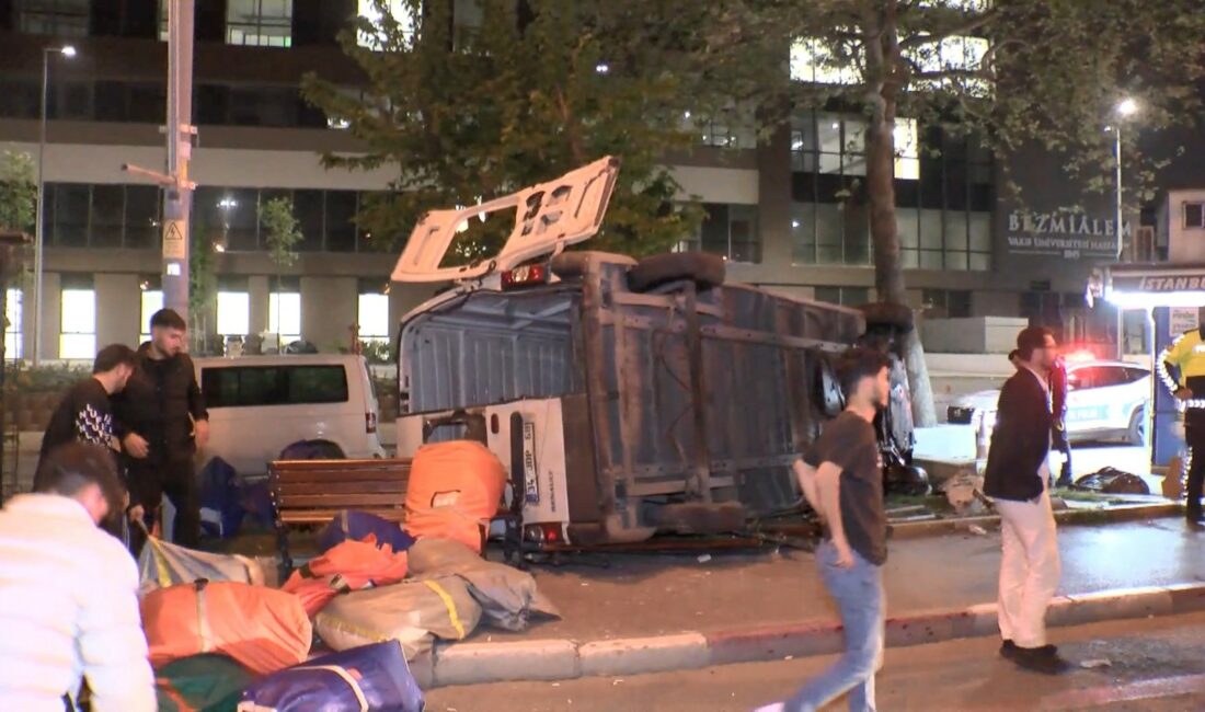 Kaza, Adnan Menderes Bulvarı’nda saat 23.00 sıralarında meydana geldi. Edinilen