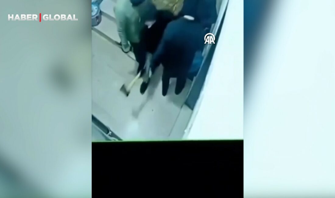 İpek Mahallesi’ndeki bir evin kapısına saat 02.47 sıralarında giden kar