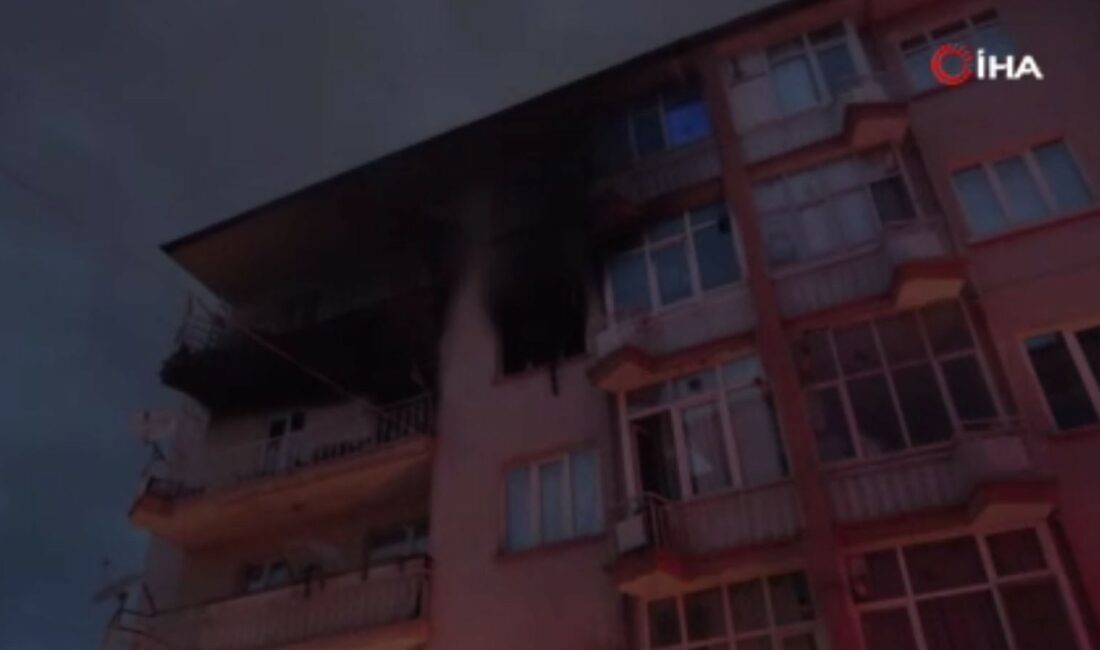 Malatya‘da 5 katlı apartmanda çıkan yangında 11 kişi dumandan etkilendi. 