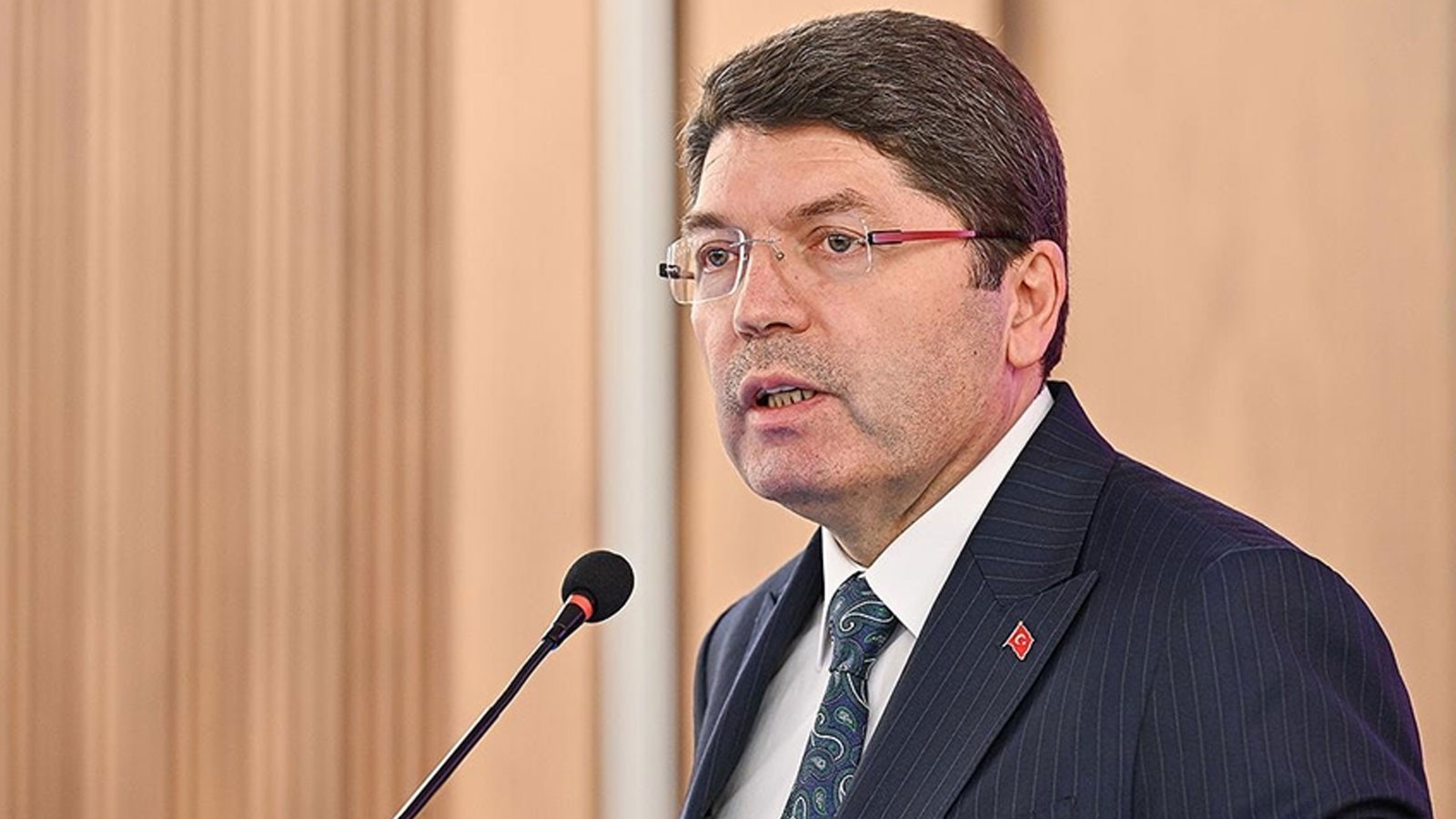 Tunç, sosyal medya hesabından, ABD'de Filistin'e destek verdiği gerekçesiyle gözaltında