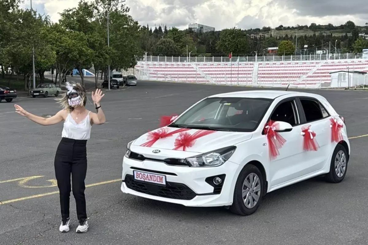 Tekirdağ'da eşinden boşanan kadın toplumsal baskılardan çekindiği için yüzünü maskeyle