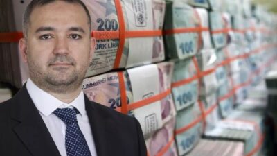 Yılın 2. enflasyon raporu için sunum yapan Merkez Bankası Başkanı