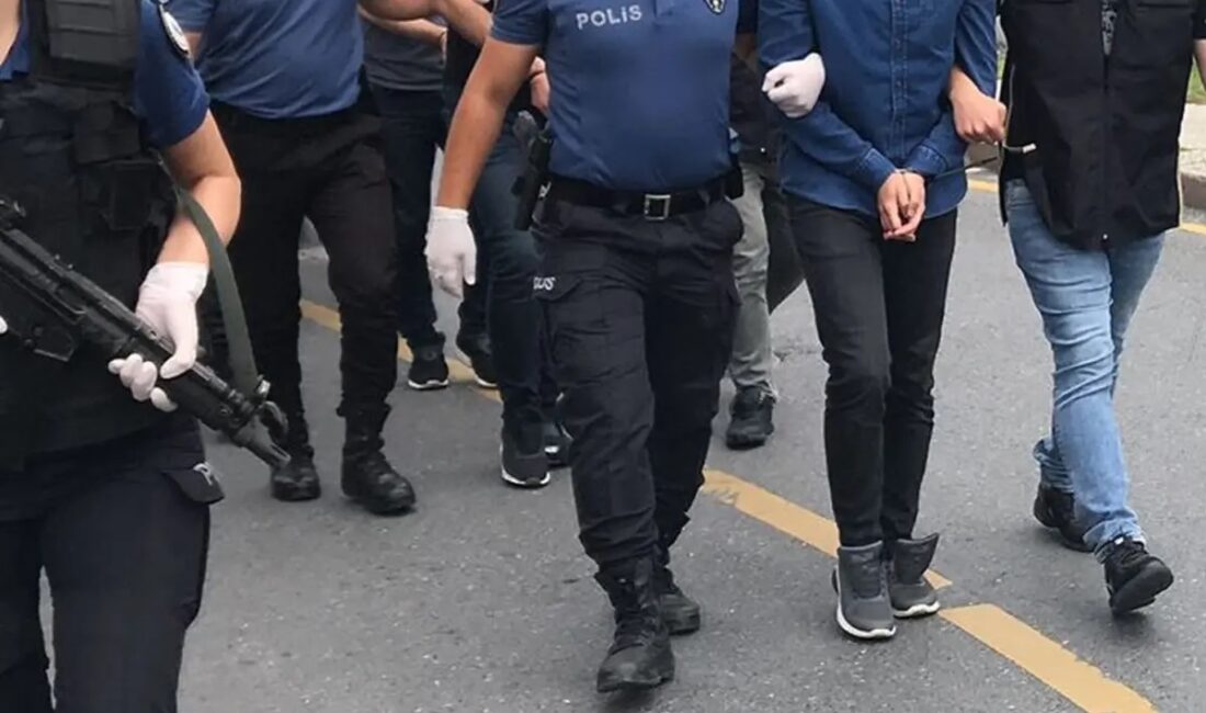 Terör örgütü FETÖ'ye yönelik İstanbul merkezli 36 ilde düzenlenen operasyonda,